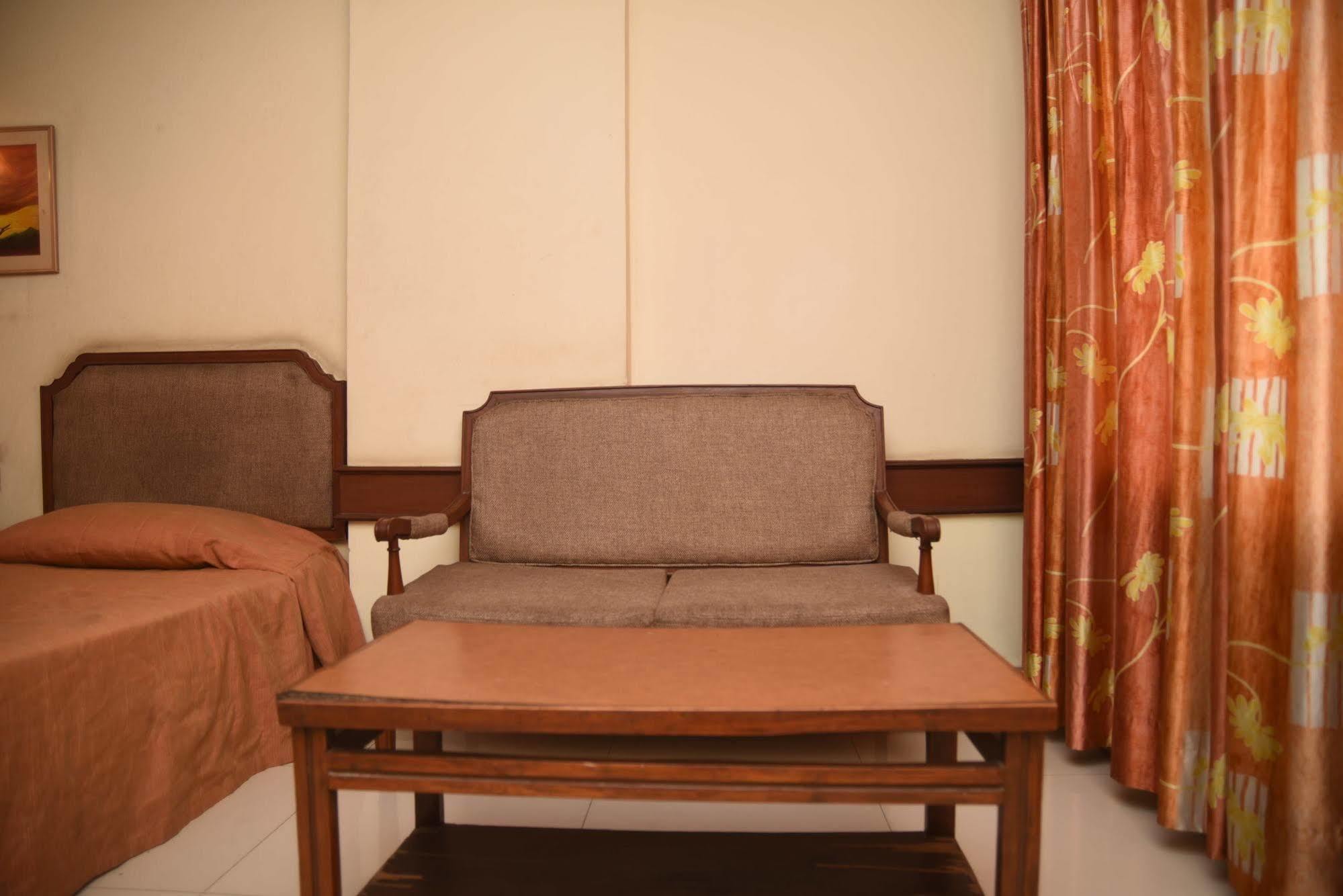 Hotel Maurya Bangalore Exterior foto